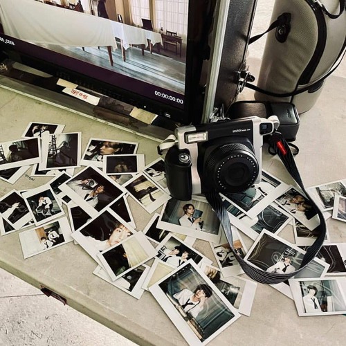 ภาพปกอัลบั้มเพลง Polaroid Love by ENHYPEN