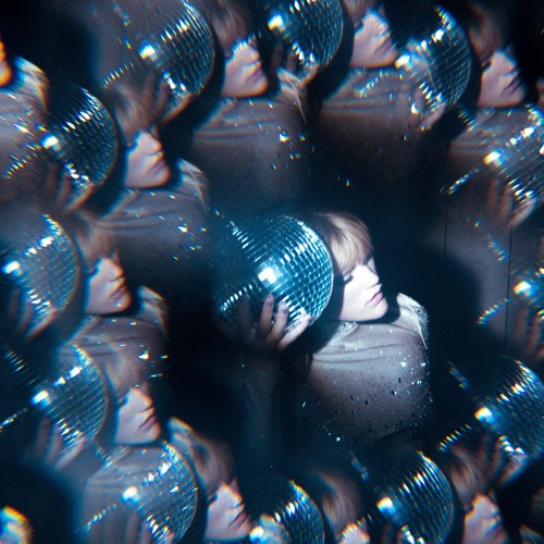 ภาพปกอัลบั้มเพลง Kanye West - Flashing Lights Ft. Dwele (Reverb Edit)