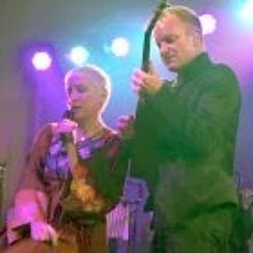 ภาพปกอัลบั้มเพลง Annie Lennox and Sting - Every Breath You Take (Live in London 24th March 2011)