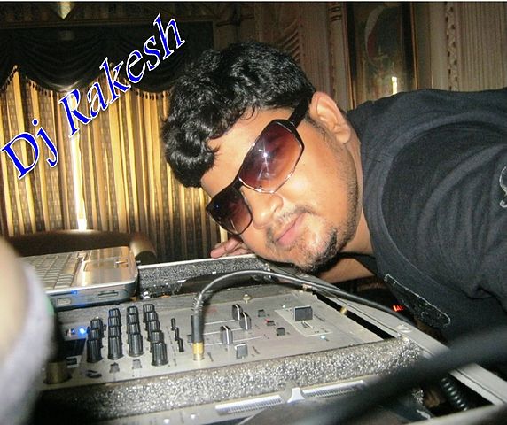 ภาพปกอัลบั้มเพลง Right Now Na Na Na (Garba mix ) Dj Rakesh